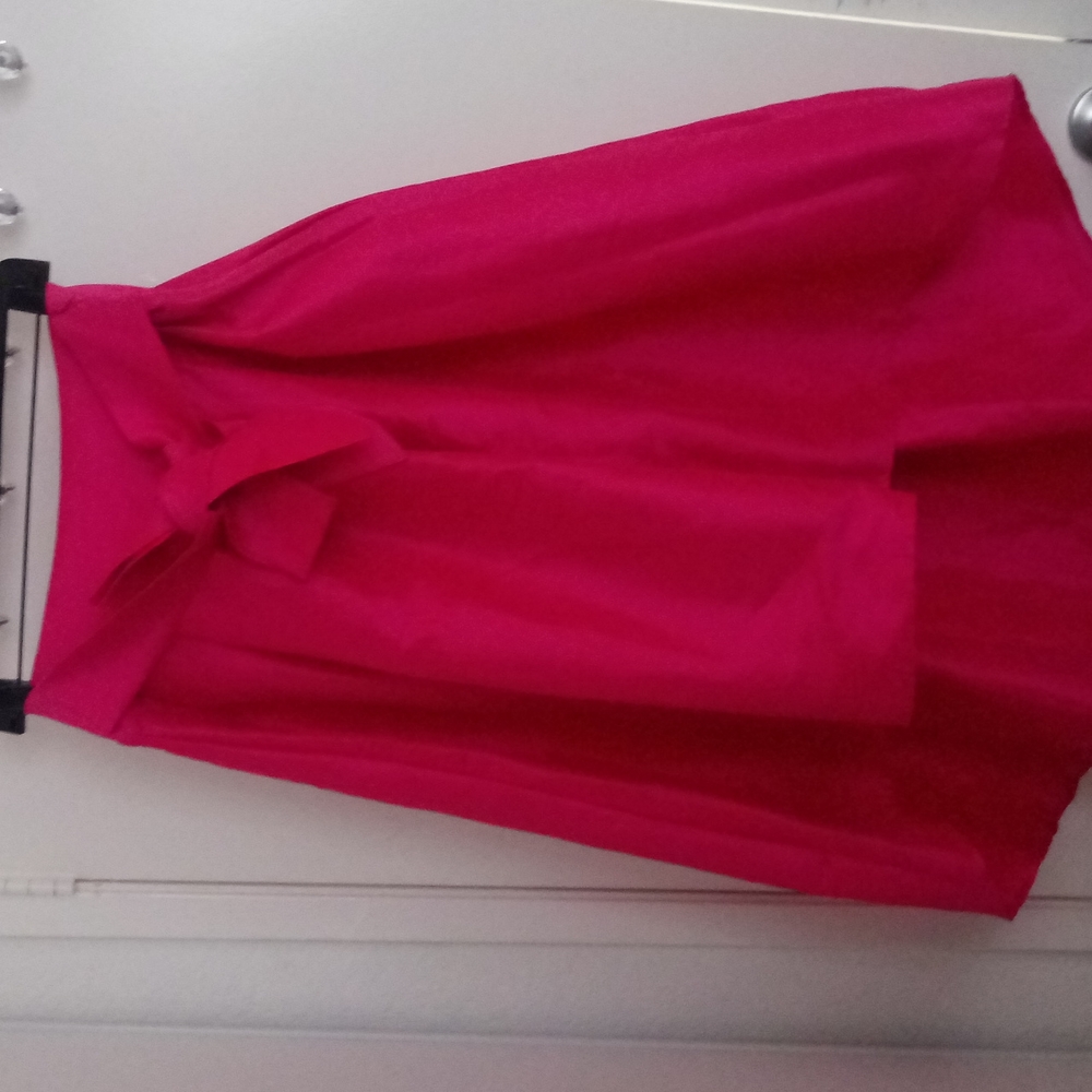 BEAUTIFUL Hot pink High/low skirt.